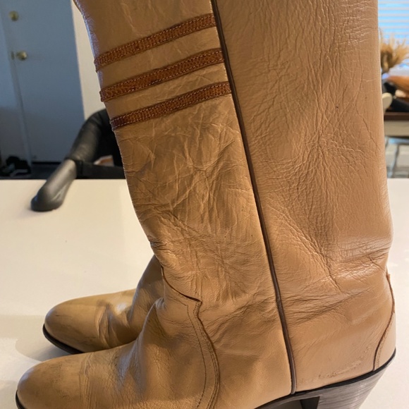 Vintage Justin heeled cowboy boots - Picture 6 of 9